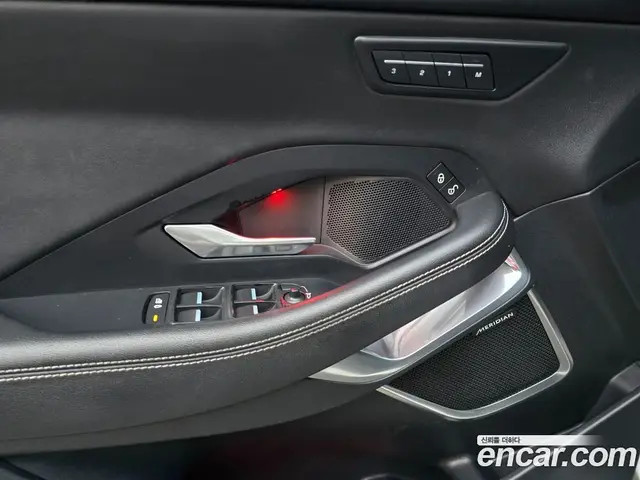 Jaguar E-Pace 2018 2.0 АКПП, миниатюра 6 Jaguar E-Pace 2018 2.0 АКПП, миниатюра 6
