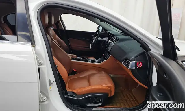 Jaguar XE 2016 2.0 АКПП, миниатюра 11