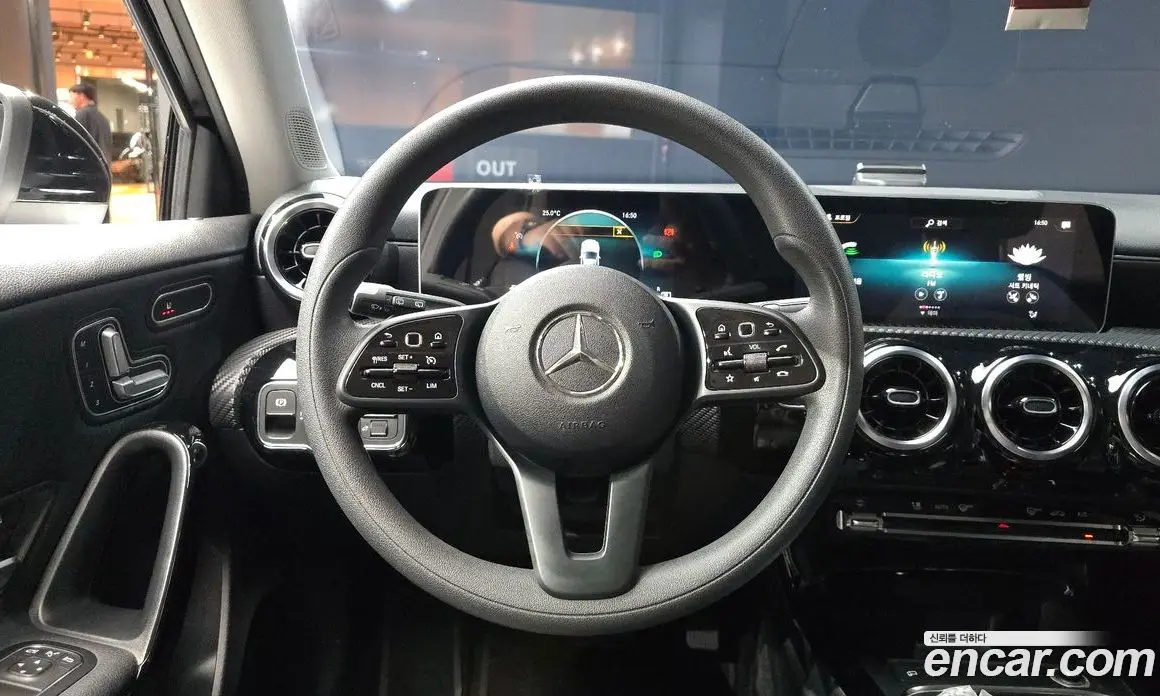 Mercedes-Benz A-Class 2019 2.0 АКПП, фото 18