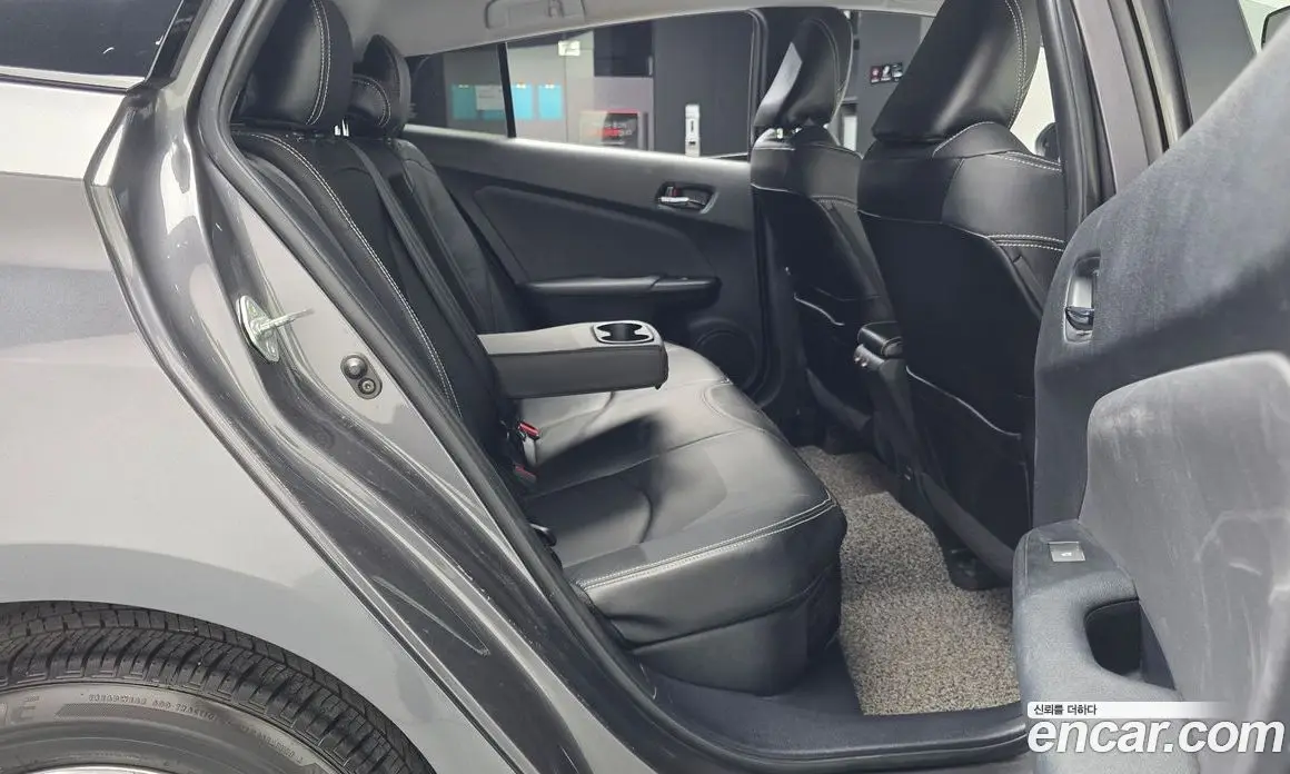 Toyota Prius 2018 1.8 АКПП, фото 12