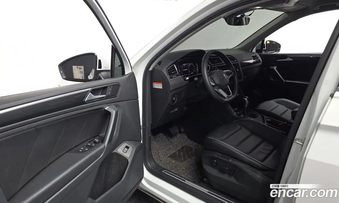 Volkswagen Tiguan 2023 2.0 АКПП, фото 13