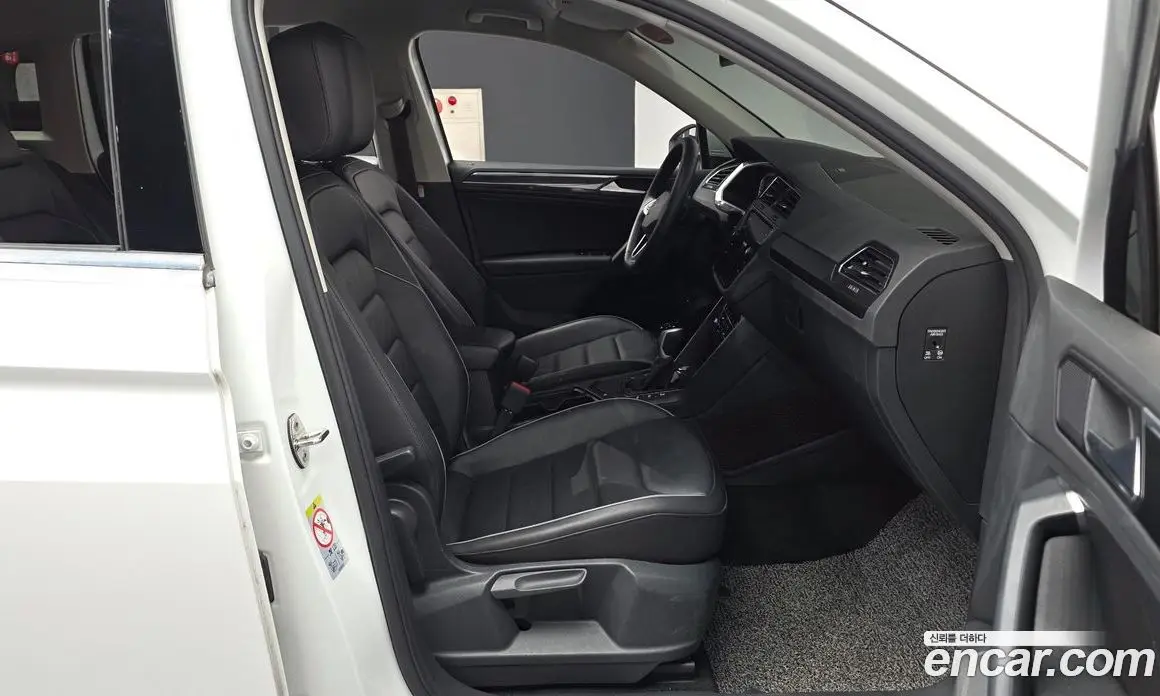 Volkswagen Tiguan 2023 2.0 АКПП, фото 17
