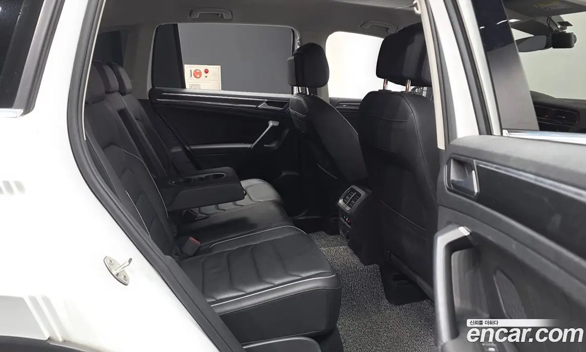 Volkswagen Tiguan 2023 2.0 АКПП, фото 18