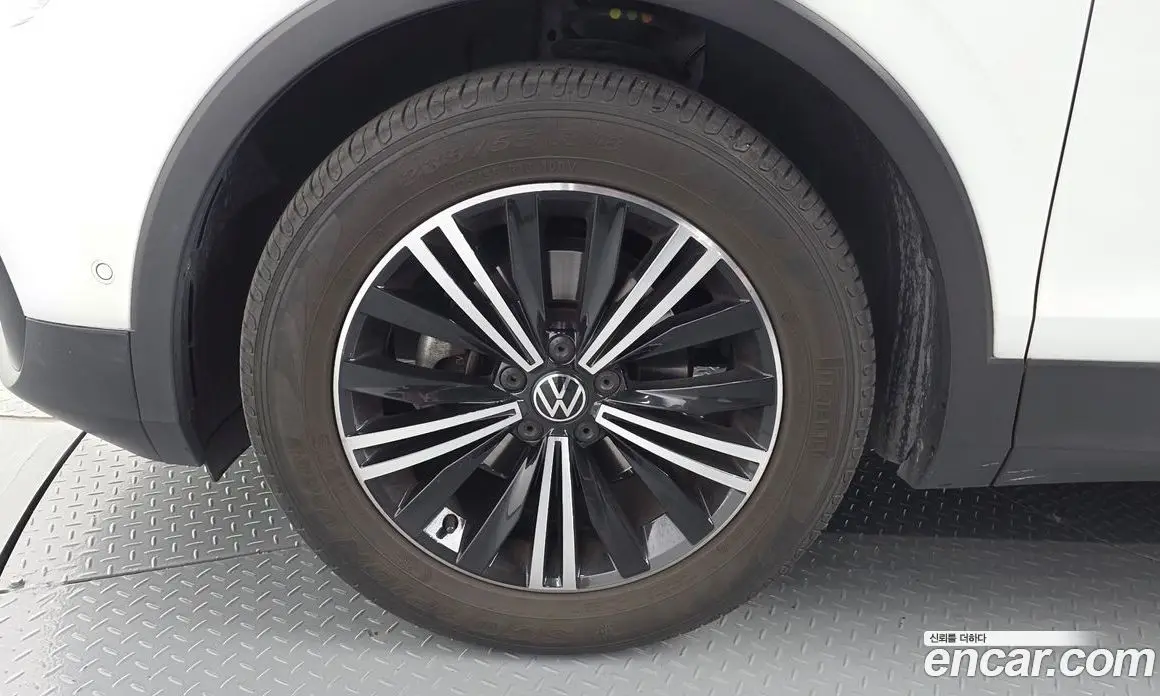 Volkswagen Tiguan 2023 2.0 АКПП, фото 5