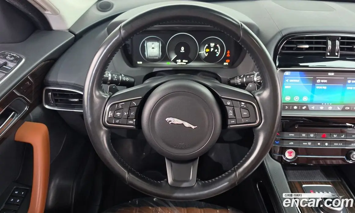 Jaguar F-Pace 2017 2.0 АКПП, фото 13