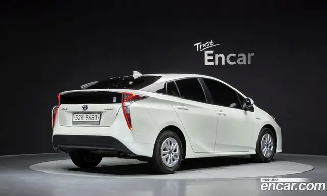 Toyota Prius 2017 1.8 АКПП, миниатюра 2