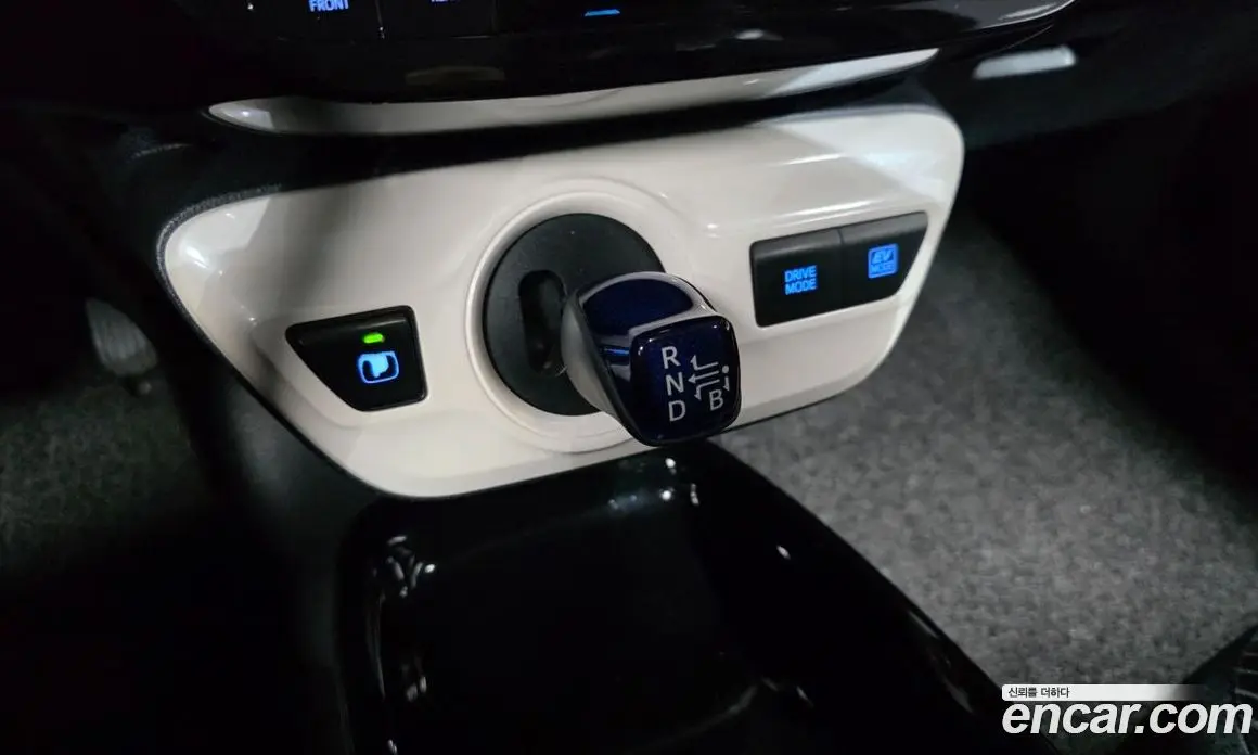 Toyota Prius 2017 1.8 АКПП, фото 12