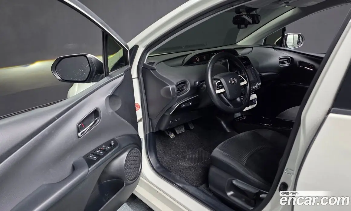 Toyota Prius 2017 1.8 АКПП, фото 13