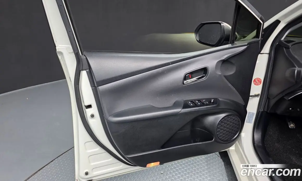 Toyota Prius 2017 1.8 АКПП, фото 14