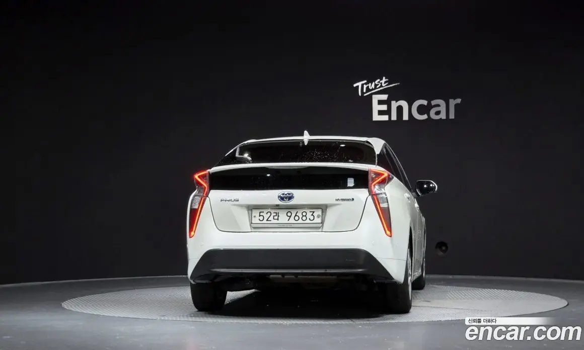 Toyota Prius 2017 1.8 АКПП, фото 4