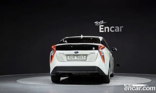 Toyota Prius 2017 1.8 АКПП, миниатюра 4