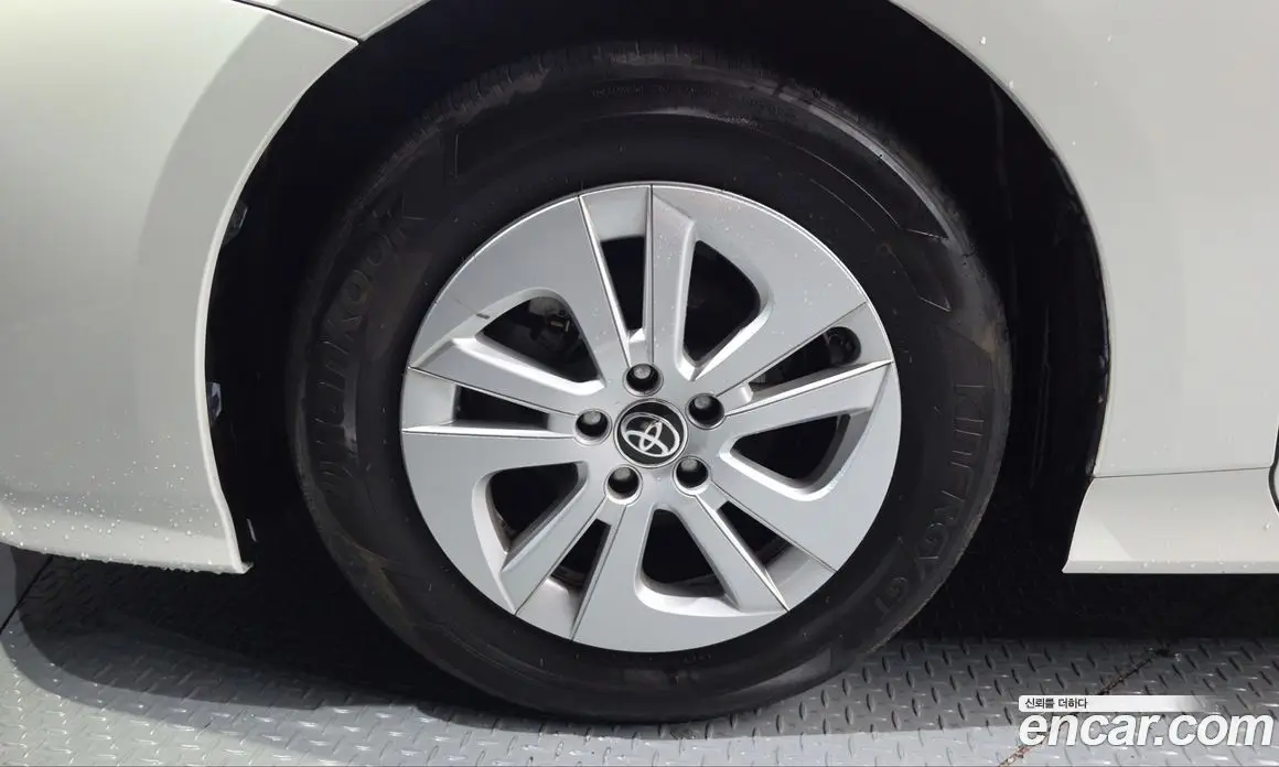 Toyota Prius 2017 1.8 АКПП, фото 5