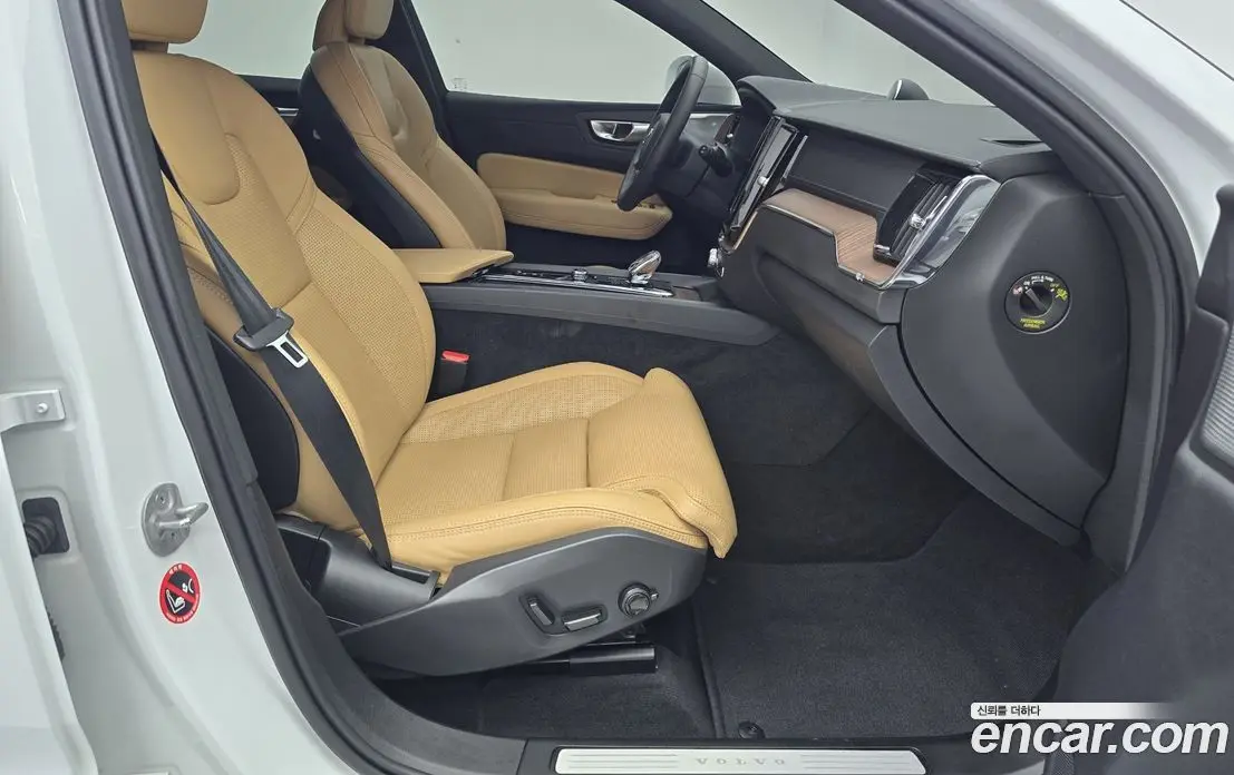 Volvo XC60 2024 2.0 АКПП, фото 11