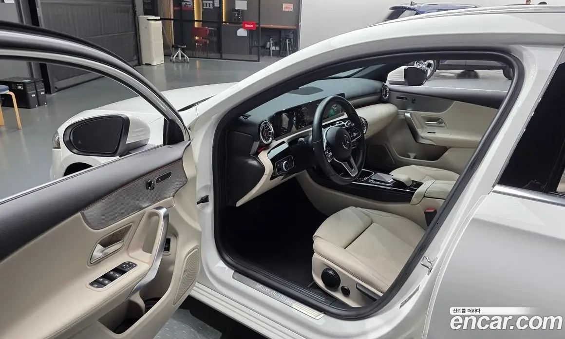 Mercedes-Benz A-Class 2022 2.0 АКПП, фото 13