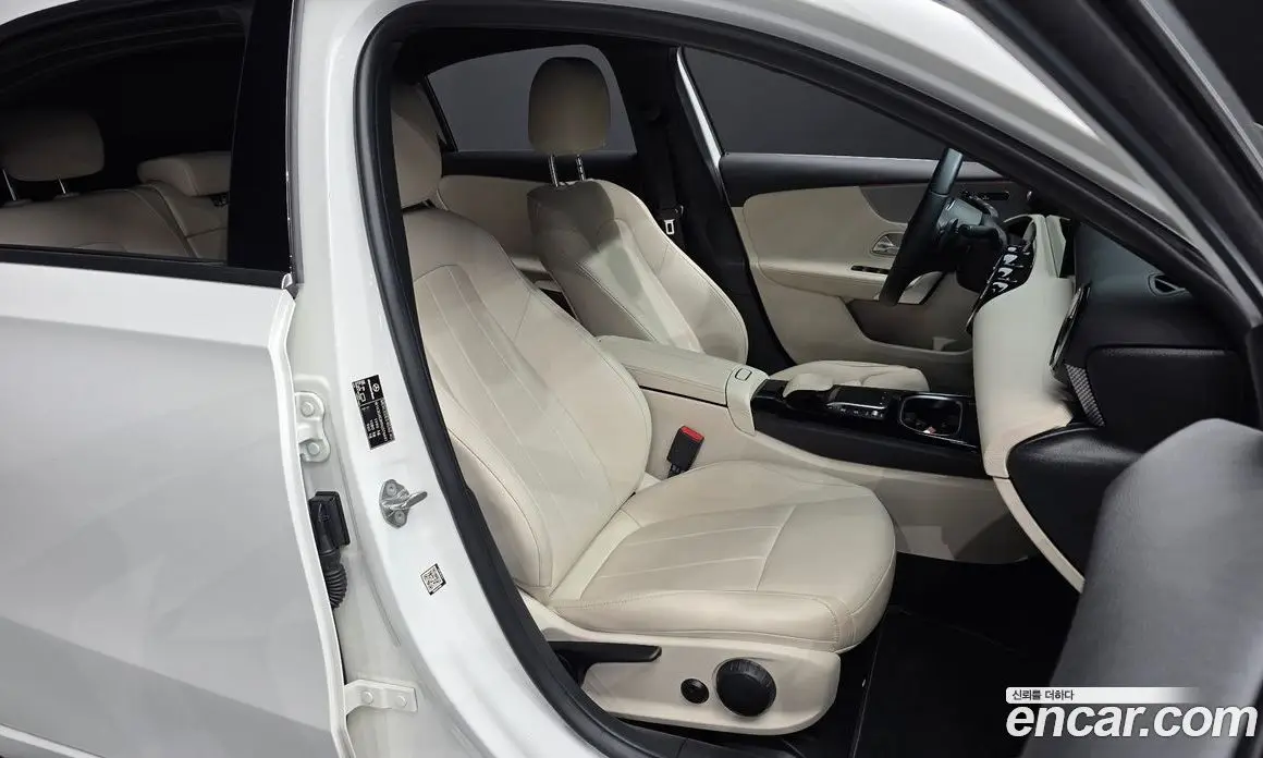 Mercedes-Benz A-Class 2022 2.0 АКПП, фото 16
