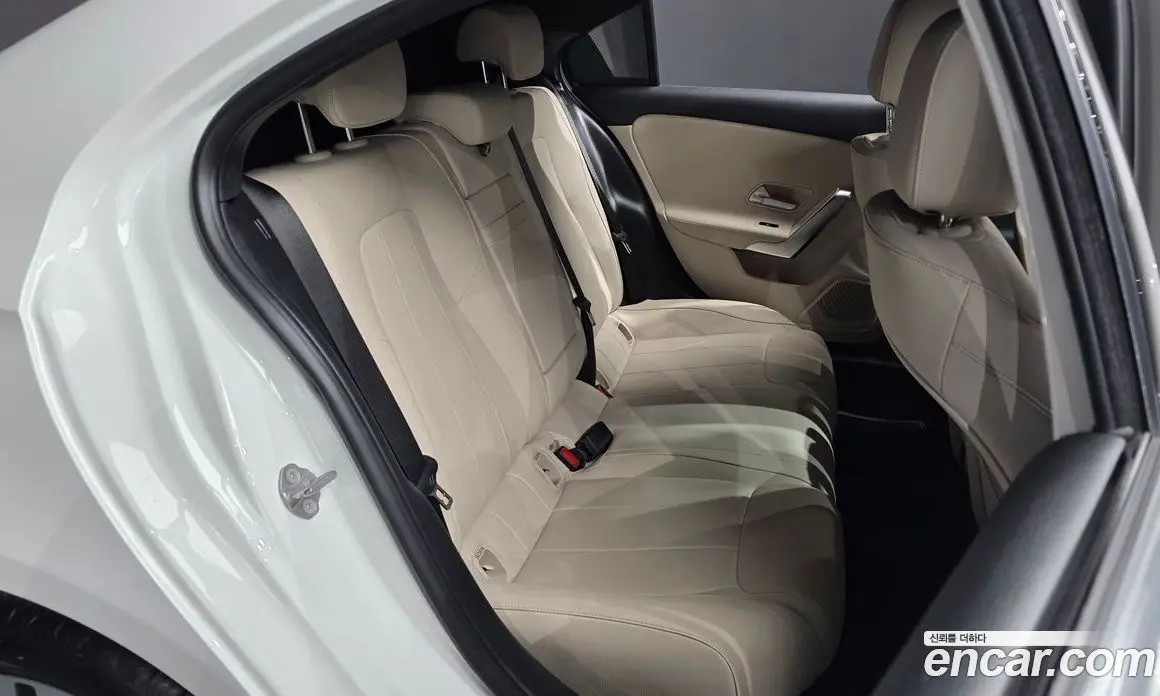 Mercedes-Benz A-Class 2022 2.0 АКПП, фото 17