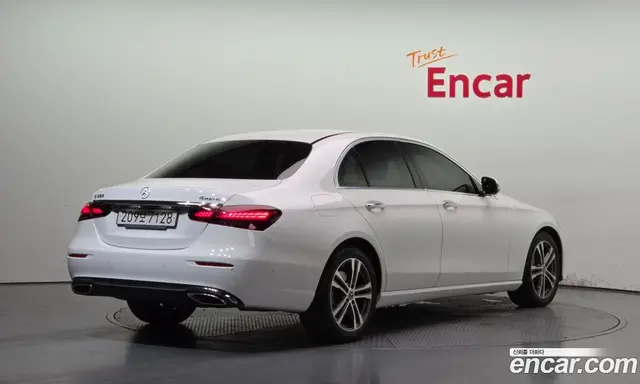 Mercedes-Benz E-Class 2022 2.0 АКПП, миниатюра 2