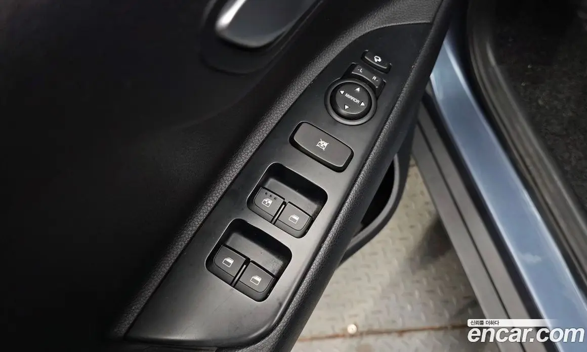Kia Stonic 2019 1.4 АКПП, фото 12