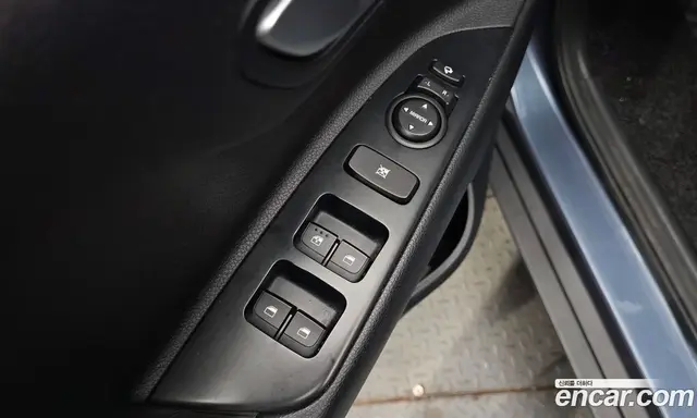 Kia Stonic 2019 1.4 АКПП, миниатюра 12