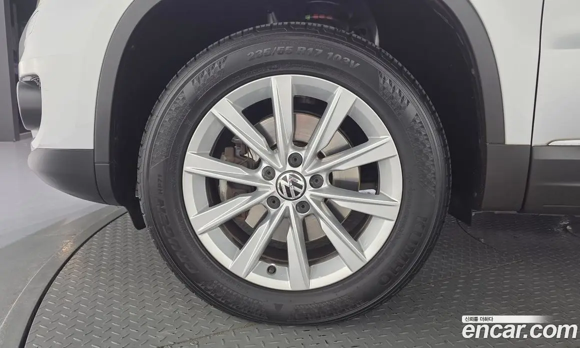 Volkswagen Tiguan 2012 2.0 АКПП, фото 5