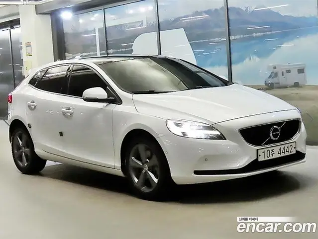 Volvo V40, 2017, 101 468 км