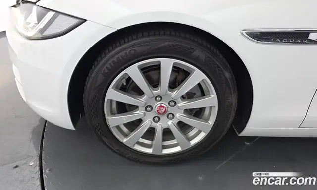 Jaguar XE 2016 2.0 АКПП, миниатюра 5 Jaguar XE 2016 2.0 АКПП, миниатюра 5