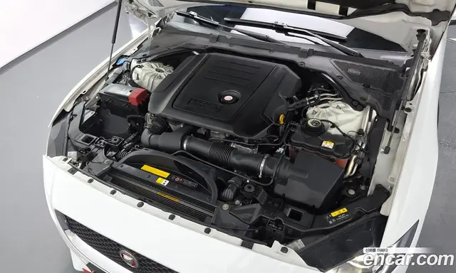 Jaguar XE 2016 2.0 АКПП, миниатюра 6 Jaguar XE 2016 2.0 АКПП, миниатюра 6