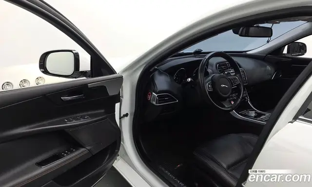 Jaguar XE 2016 2.0 АКПП, миниатюра 10 Jaguar XE 2016 2.0 АКПП, миниатюра 10