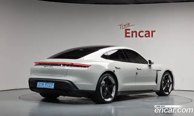Porsche Taycan, 2023, 5 065 км
