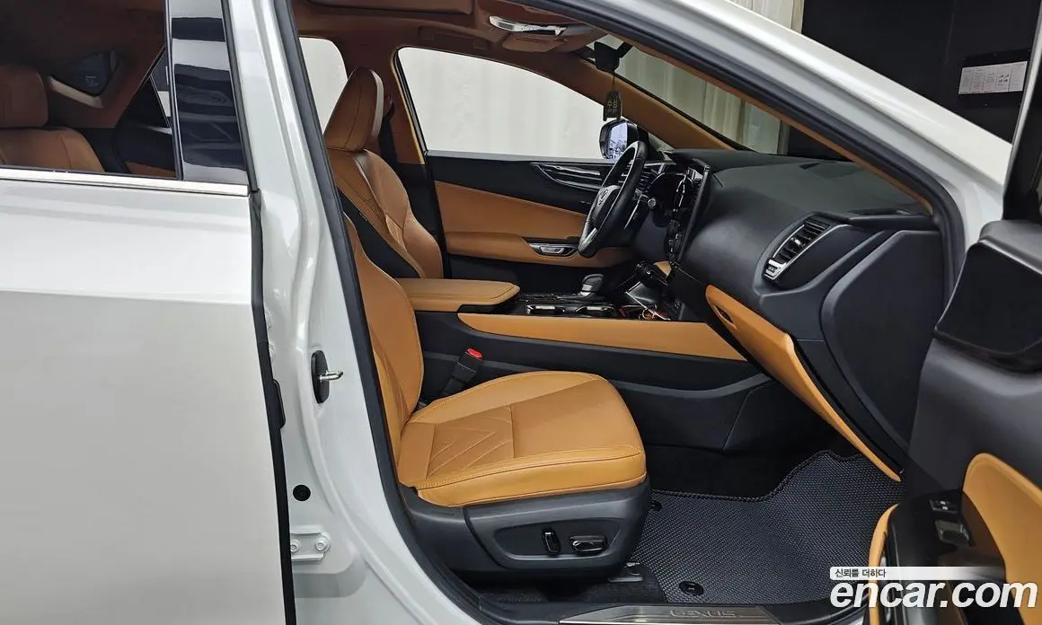 Lexus NX 2023 2.5 АКПП, фото 16