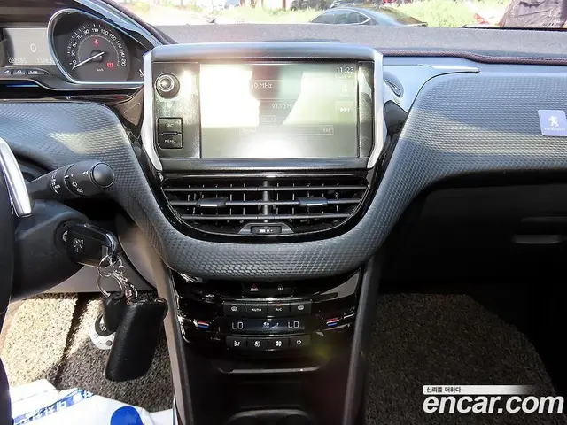 Peugeot 2008 2015 1.6 АКПП, миниатюра 12