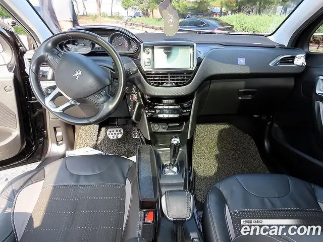 Peugeot 2008 2015 1.6 АКПП, миниатюра 7