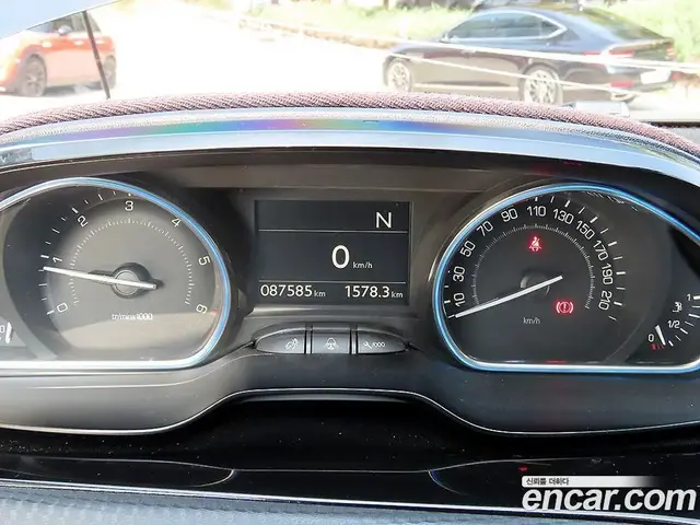 Peugeot 2008 2015 1.6 АКПП, миниатюра 9