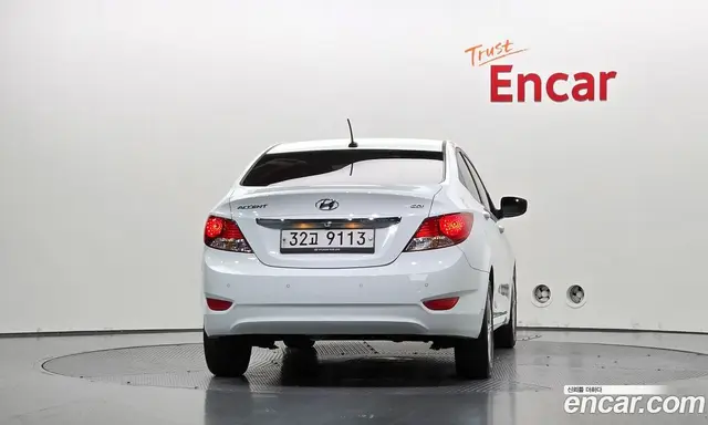 Hyundai Accent 2012 1.6 АКПП, миниатюра 3