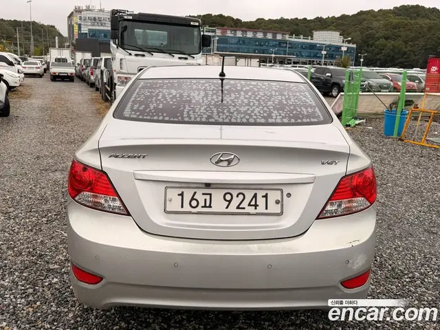 Hyundai Accent 2012 1.6 АКПП, миниатюра 3
