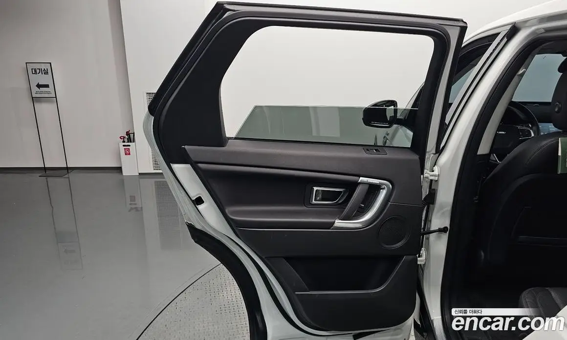 Land Rover Discovery Sport 2019 2.0 АКПП, фото 14