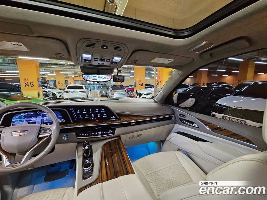 Cadillac Escalade 2023 6.2 АКПП, фото 11