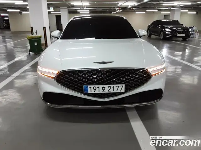 Genesis G90, 2023, 60 097 км