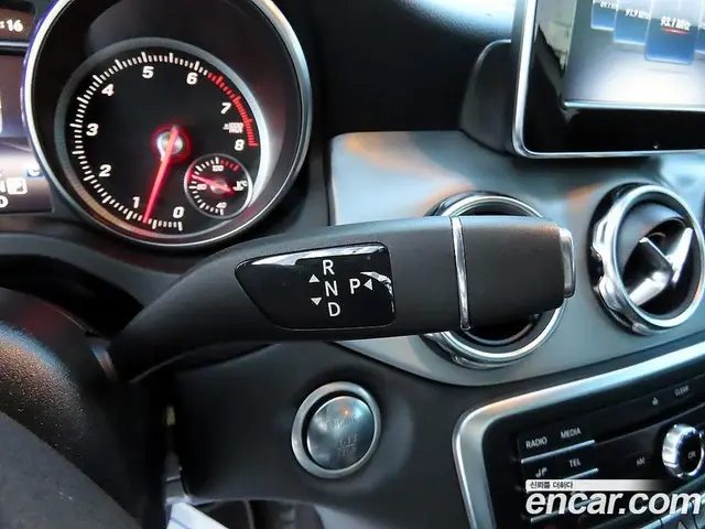 Mercedes-Benz GLA-Class 2019 2.0 АКПП, миниатюра 10