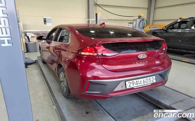 Hyundai Ioniq 2019 1.6 АКПП, миниатюра 3