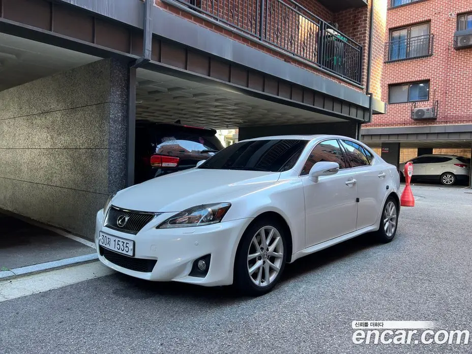 Lexus IS 2010 2.5 АКПП, фото 3