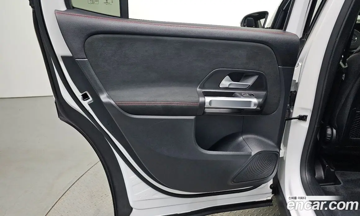 Mercedes-Benz GLB-Class 2022 2.0 АКПП, фото 15