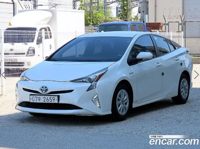 Toyota Prius 2018 1.8 вариатор, миниатюра 2