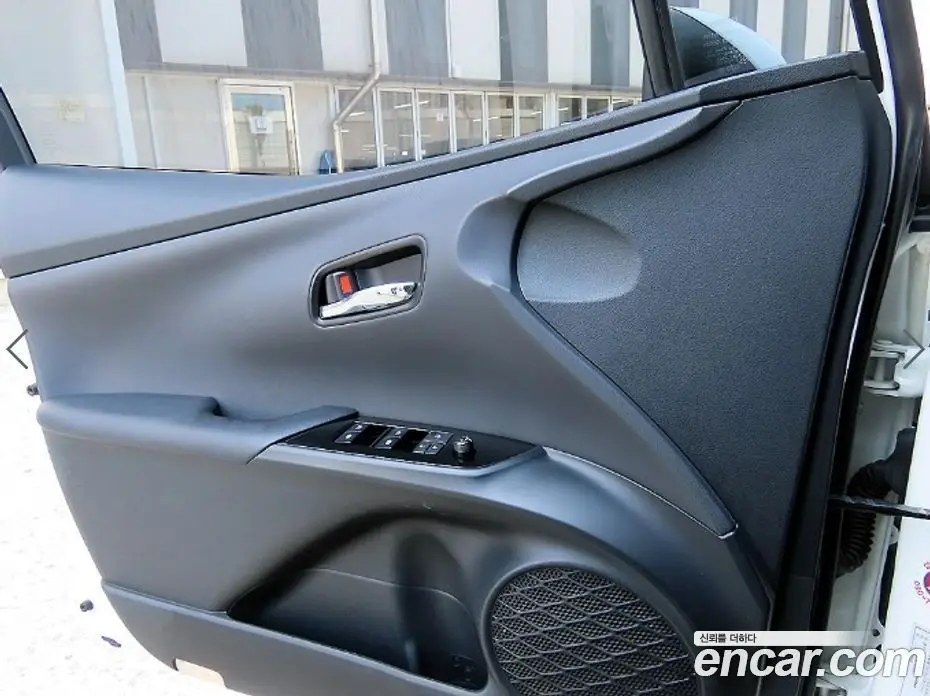 Toyota Prius 2018 1.8 вариатор, фото 11