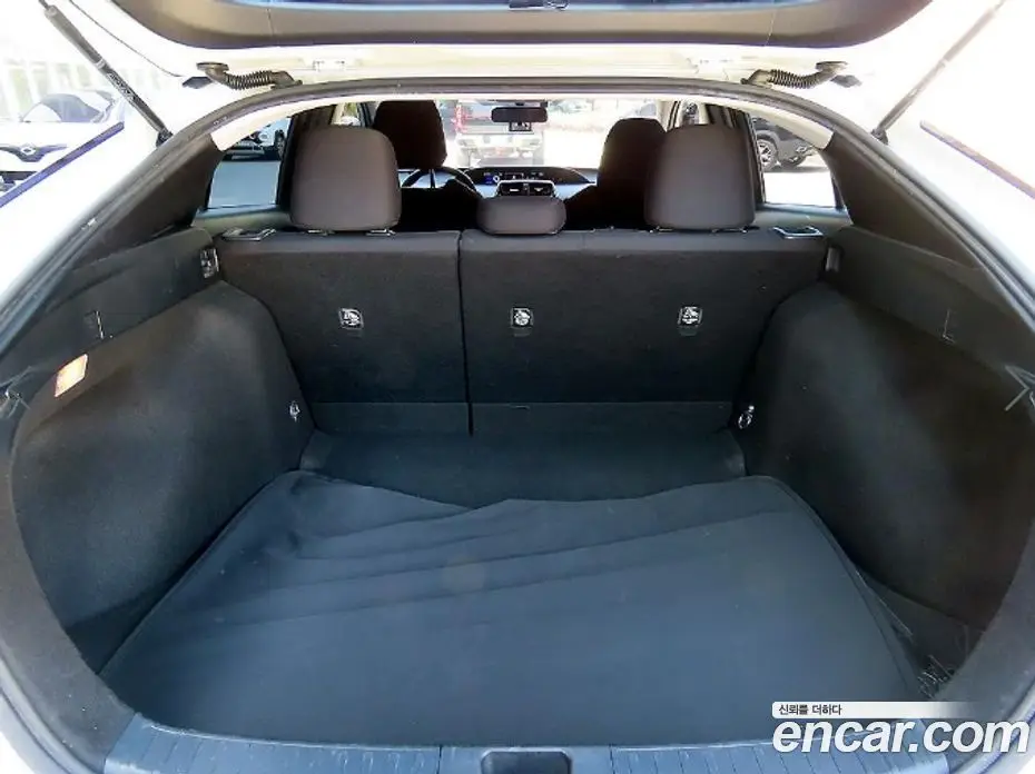 Toyota Prius 2018 1.8 вариатор, фото 16