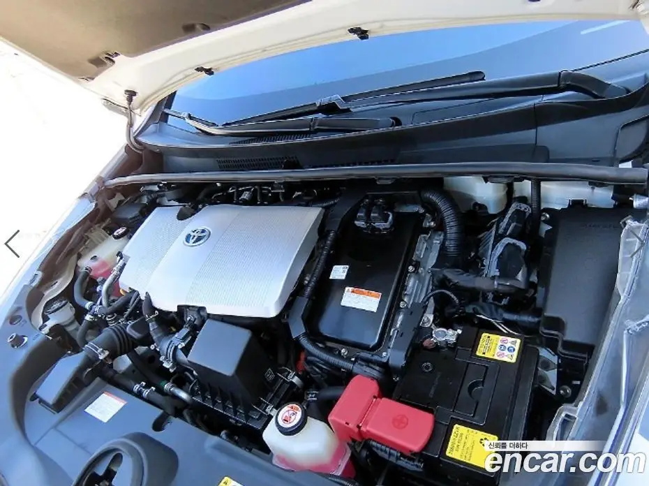 Toyota Prius 2018 1.8 вариатор, фото 17