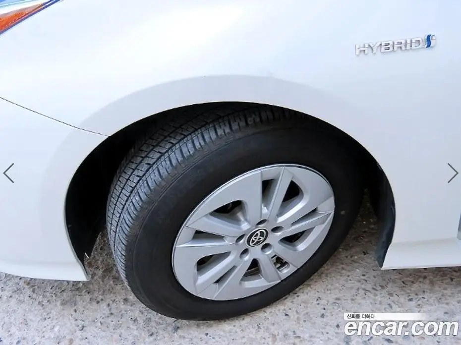 Toyota Prius 2018 1.8 вариатор, фото 18