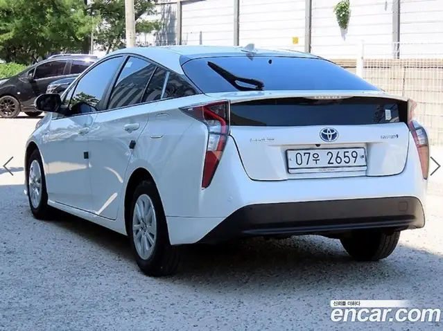 Toyota Prius 2018 1.8 вариатор, миниатюра 3