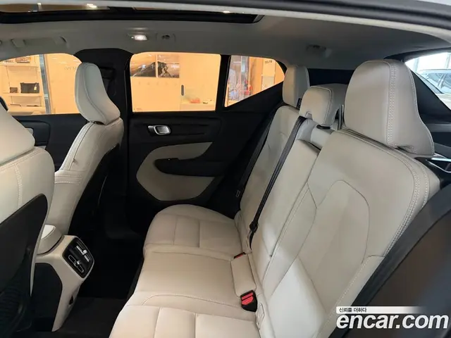 Volvo XC40 2025 2.0 АКПП, миниатюра 11