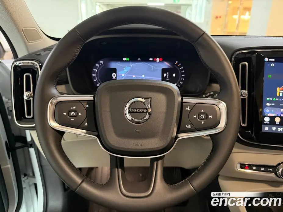 Volvo XC40 2025 2.0 АКПП, фото 19